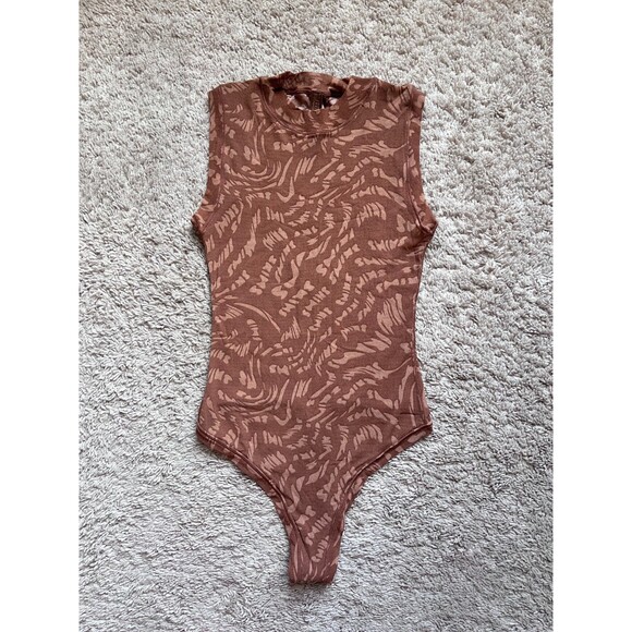 SKIMS Tops - SKIMS Summer Mesh Mock Neck Bodysuit in Latte Swirl Size MEDIUM